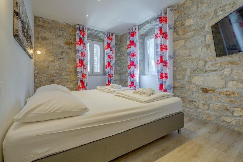 Temple Luxury Apartments & Rooms Сплит Екстериор снимка