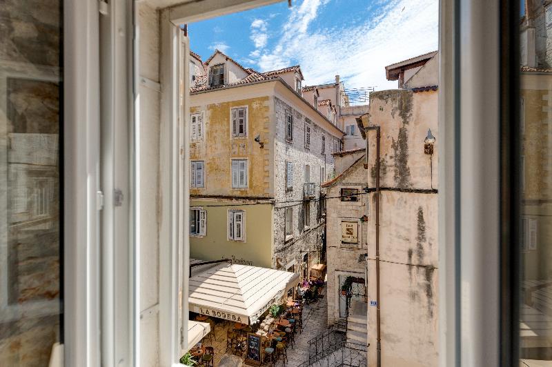 Temple Luxury Apartments & Rooms Сплит Екстериор снимка