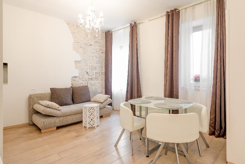 Temple Luxury Apartments & Rooms Сплит Екстериор снимка