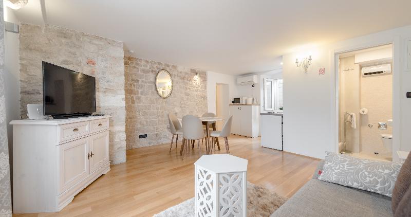 Temple Luxury Apartments & Rooms Сплит Екстериор снимка