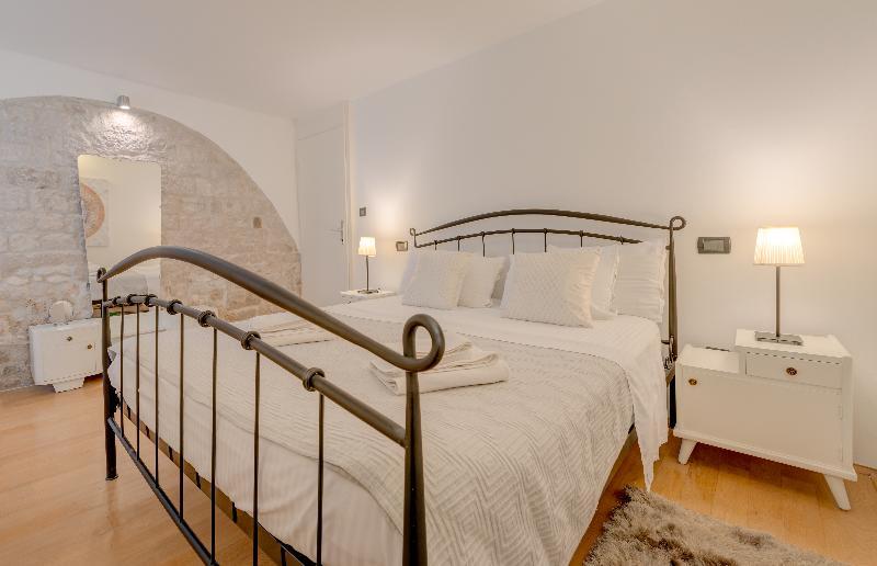 Temple Luxury Apartments & Rooms Сплит Екстериор снимка