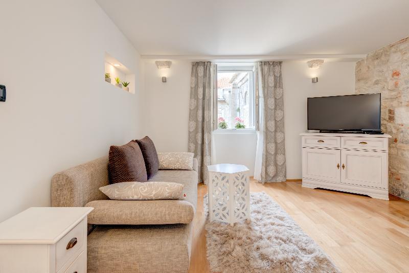Temple Luxury Apartments & Rooms Сплит Екстериор снимка