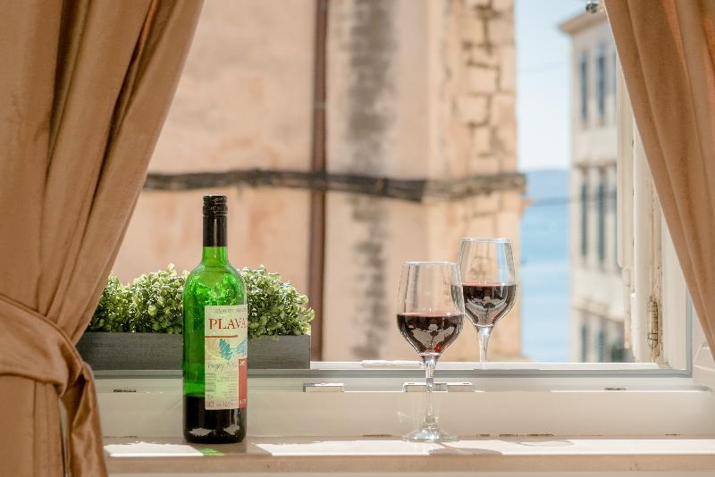 Temple Luxury Apartments & Rooms Сплит Екстериор снимка