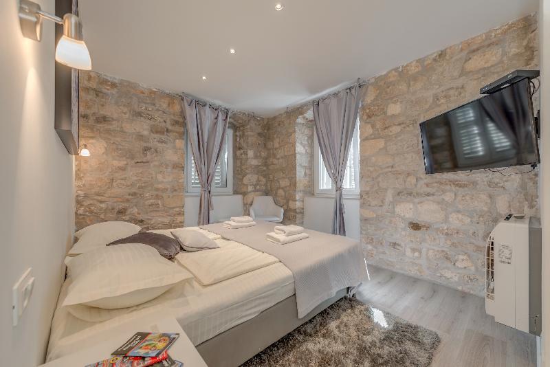 Temple Luxury Apartments & Rooms Сплит Екстериор снимка