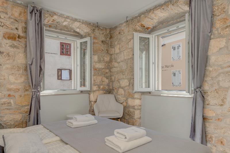 Temple Luxury Apartments & Rooms Сплит Екстериор снимка