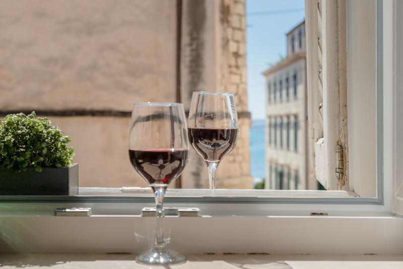 Temple Luxury Apartments & Rooms Сплит Екстериор снимка