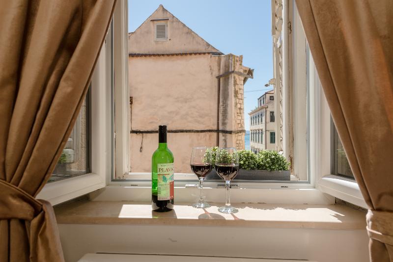 Temple Luxury Apartments & Rooms Сплит Екстериор снимка